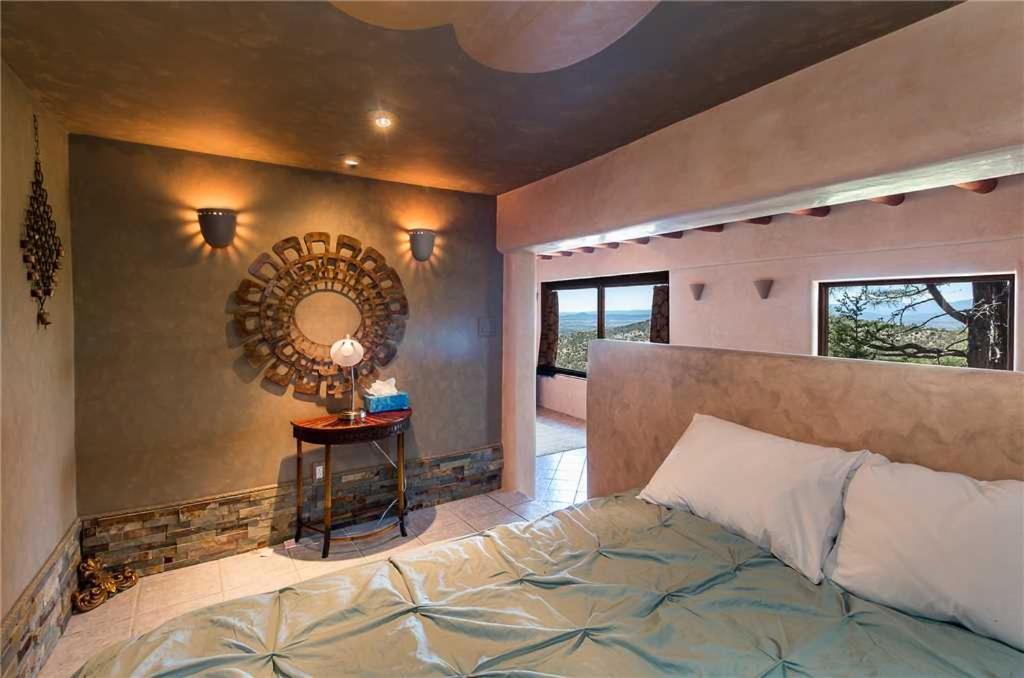 Summit Sanctuary, 3 Bedrooms, Sleeps 8, Mountain Views Holiday home *