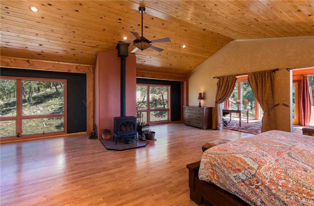 Summit Sanctuary, 3 Bedrooms, Sleeps 8, Mountain Views Holiday home Santa Fe
