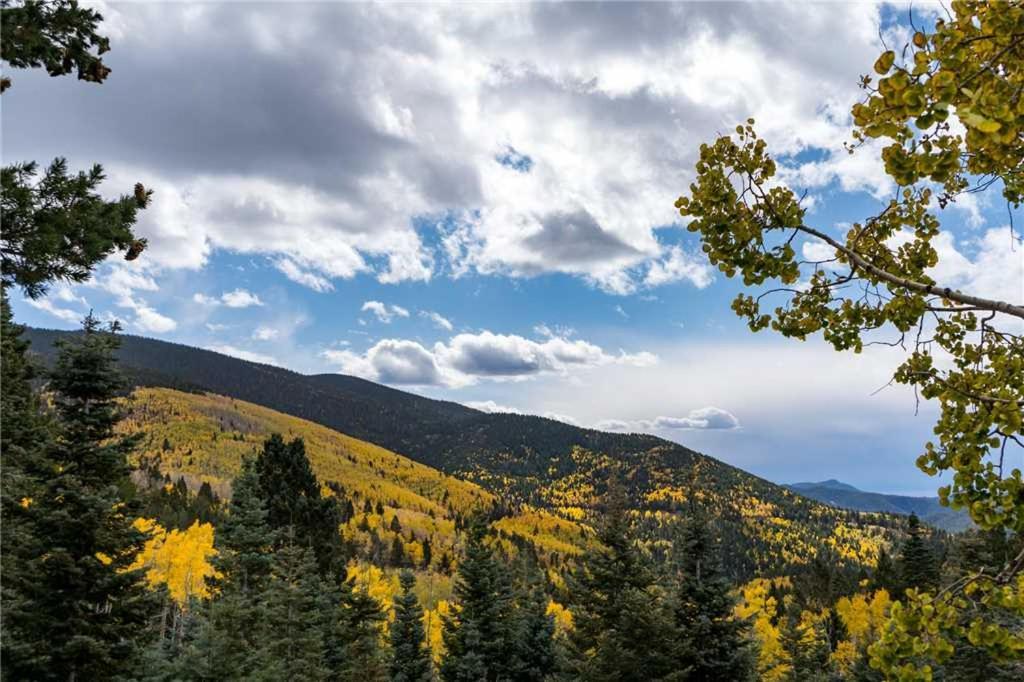 Holiday home Summit Sanctuary, 3 Bedrooms, Sleeps 8, Mountain Views Santa Fe